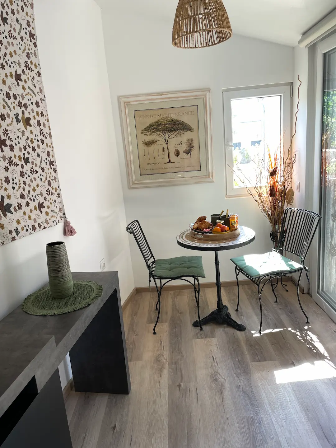 Salon attenant de la chambre d'hôtes "Escapade à 2" à Ruoms en Sud Ardèche avec petit déjeuner