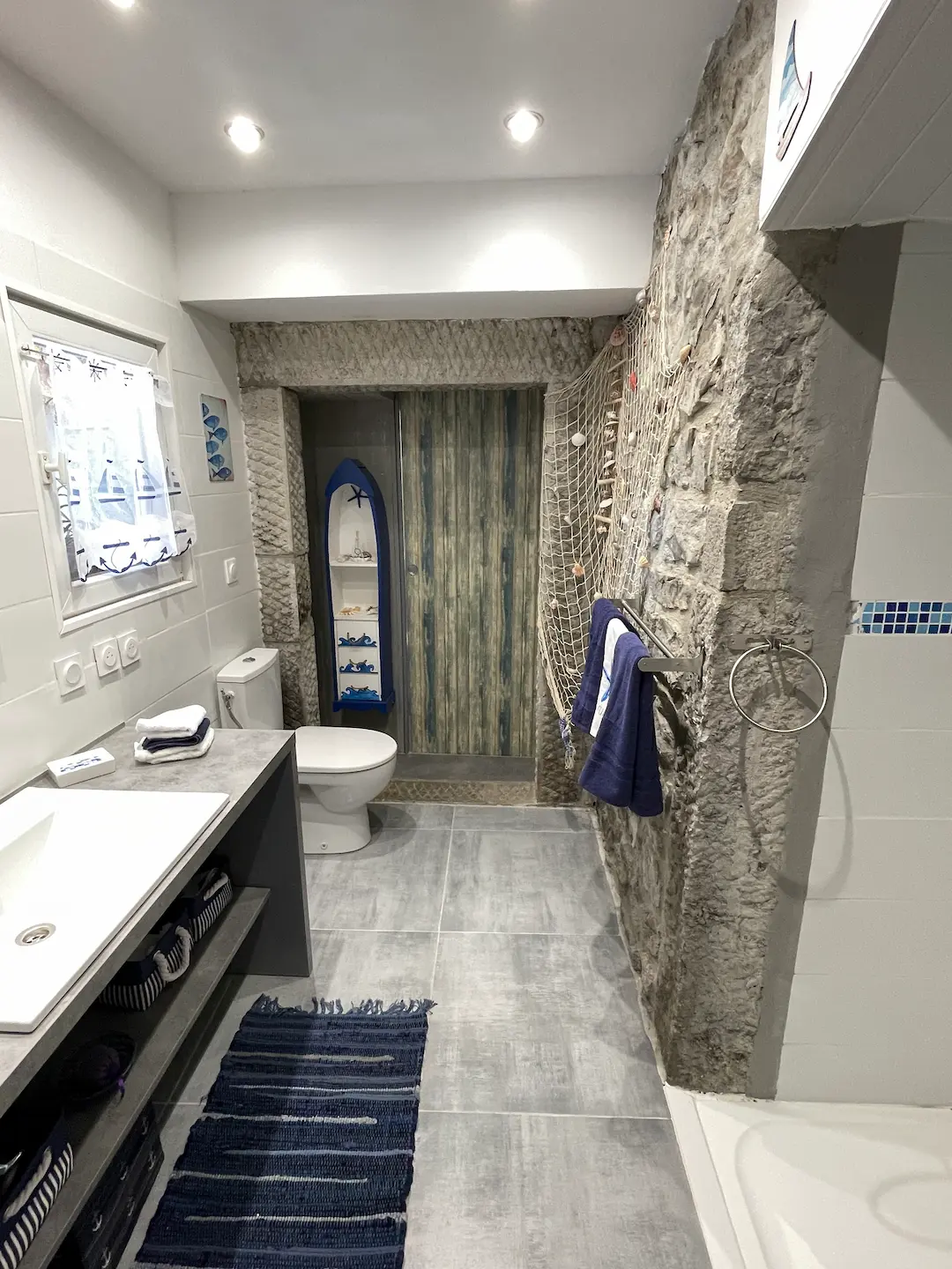 Salle d'eau attenante à la chambre d'hôtes "Escapade à 2" à Ruoms en Sud Ardèche