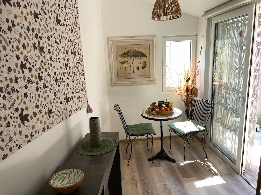 Salon de la chambre d'hôtes "Escapade à 2" à Ruoms en Sud Ardèche